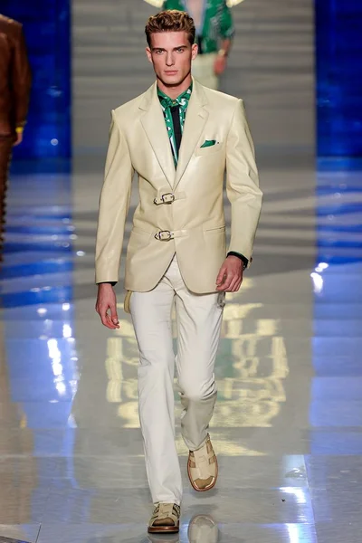 Look 24